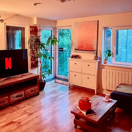 Modern Centre Balcony & King Bed * Dublin