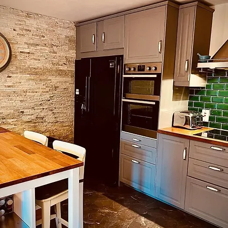 Modern Centre Balcony & King Bed Appartement Dublin
