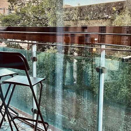 Modern Centre Balcony & King Bed Appartement Dublin