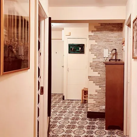 Modern Centre Balcony & King Bed * Dublin